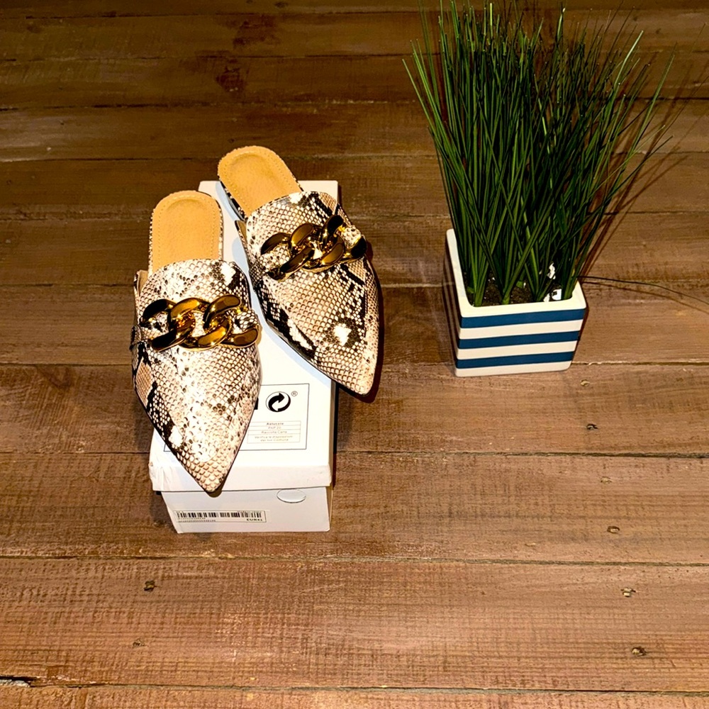 Beautiful snakeskin pattern mules